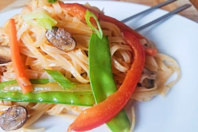 Thai red curry rice noodles with vegetables